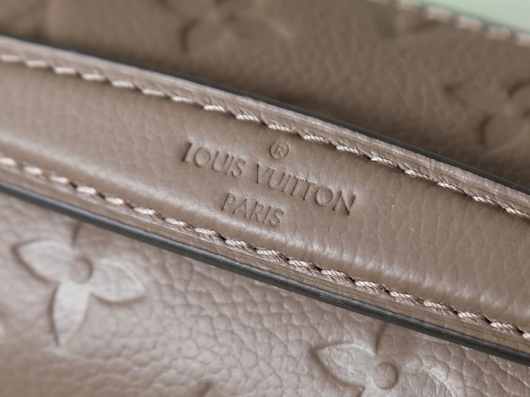 Monogram Pochette Metis East West Handbag M25910 in Smoke - Image 5