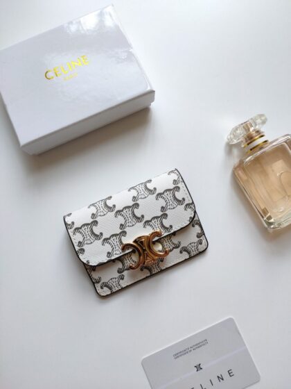 Triomphe Card Holder 101582