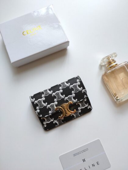 Triomphe Card Holder 101582