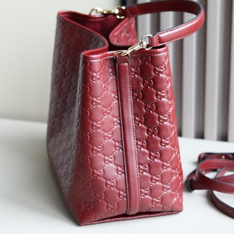 Horsebit Emblem Bucket Bag 815103 in Black - Image 4