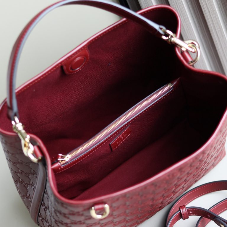 Horsebit Emblem Bucket Bag 815103 in Black - Image 7