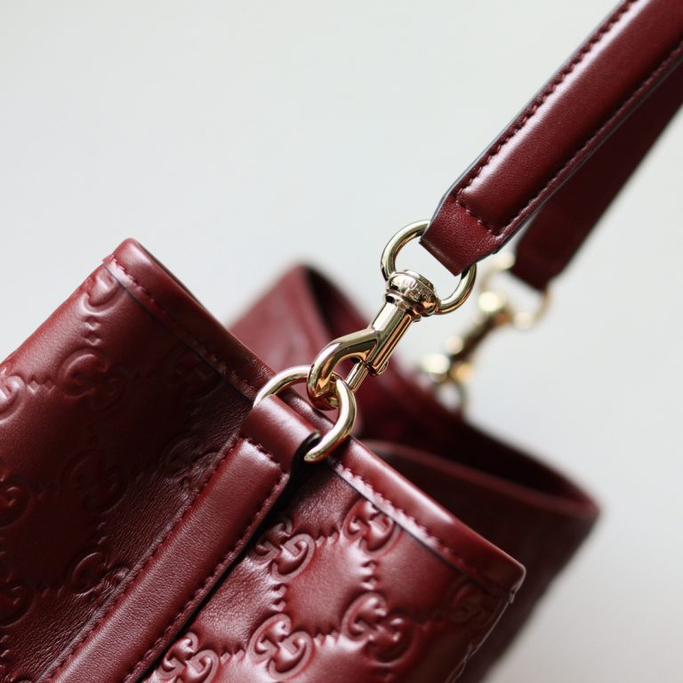 Horsebit Emblem Bucket Bag 815103 in Black - Image 11