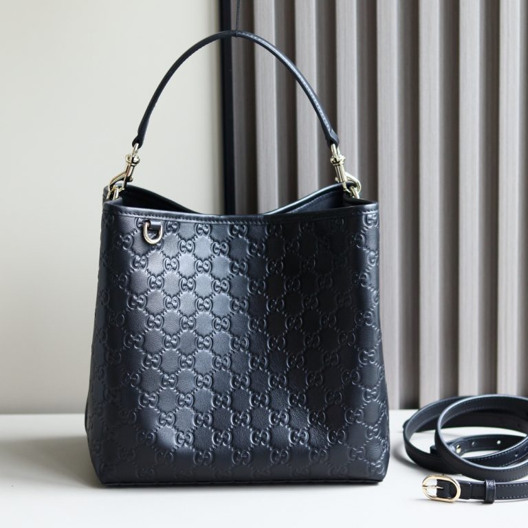 Horsebit Emblem Bucket Bag 815103 in Black