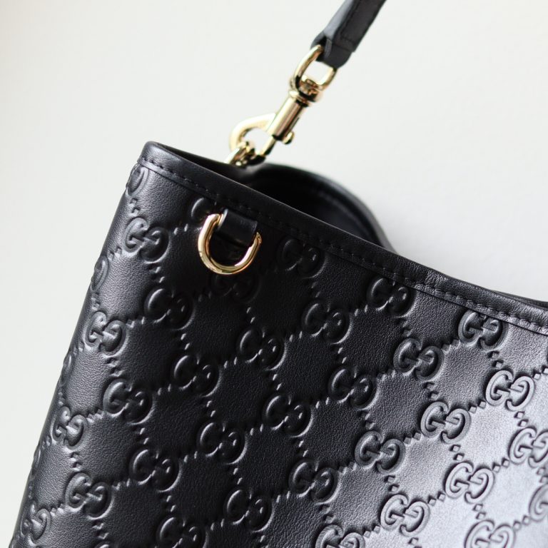Horsebit Emblem Bucket Bag 815103 in Black - Image 2