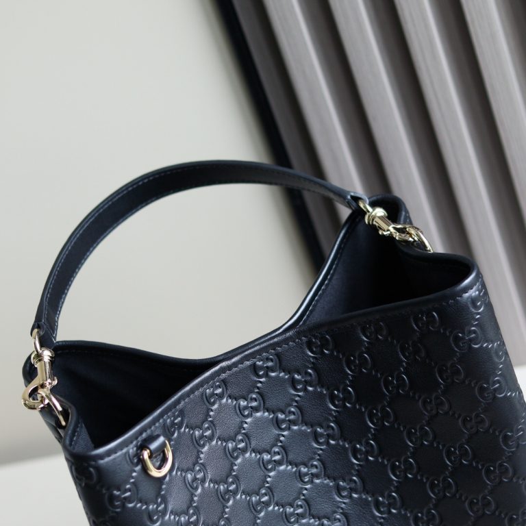 Horsebit Emblem Bucket Bag 815103 in Black - Image 3