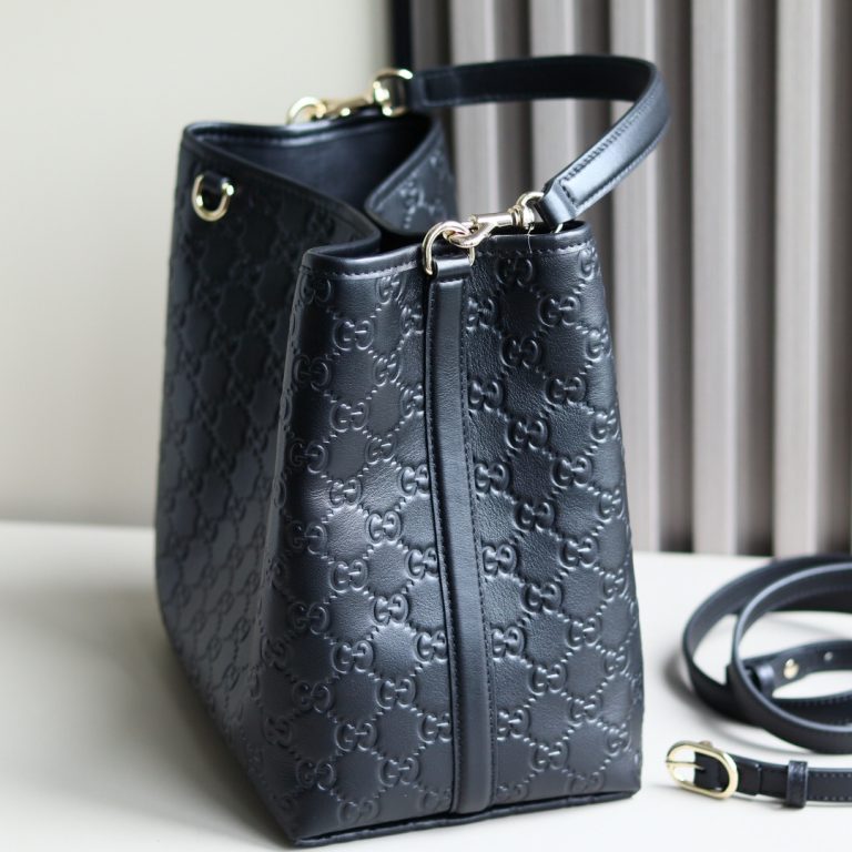 Horsebit Emblem Bucket Bag 815103 in Black - Image 4