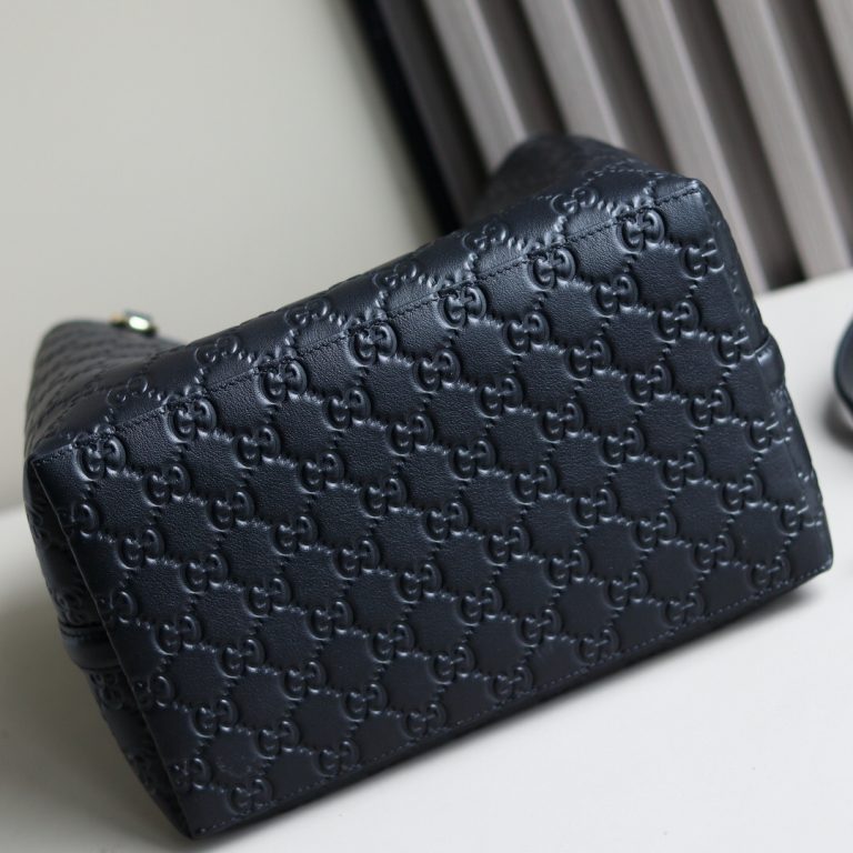 Horsebit Emblem Bucket Bag 815103 in Black - Image 5