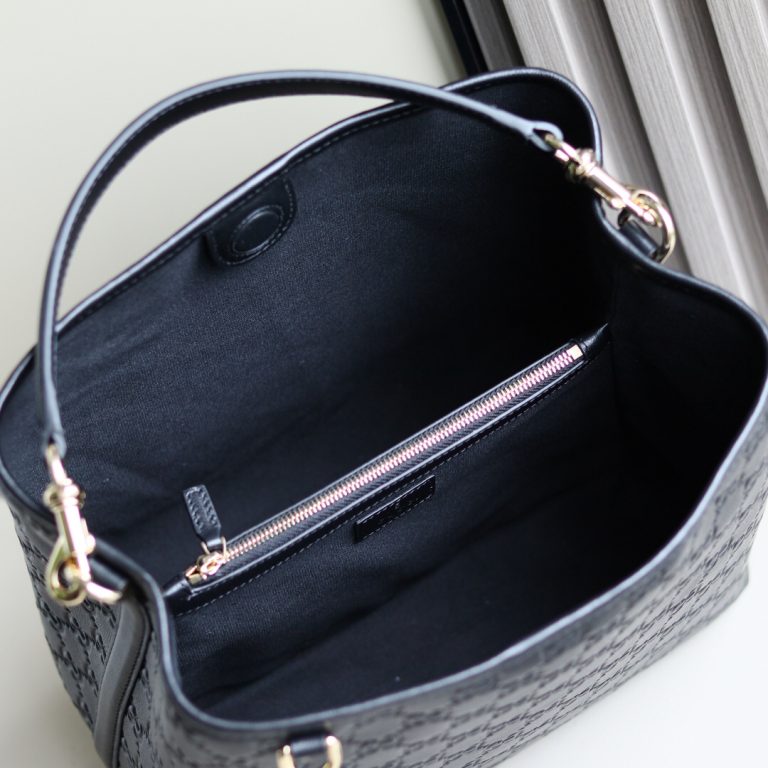 Horsebit Emblem Bucket Bag 815103 in Black - Image 7