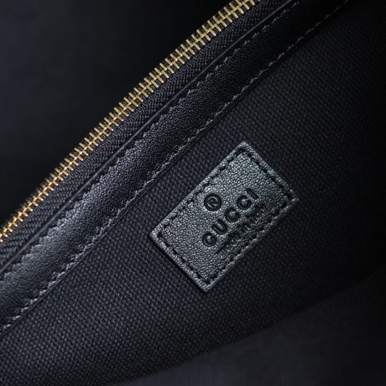 Horsebit Emblem Bucket Bag 815103 in Black - Image 8