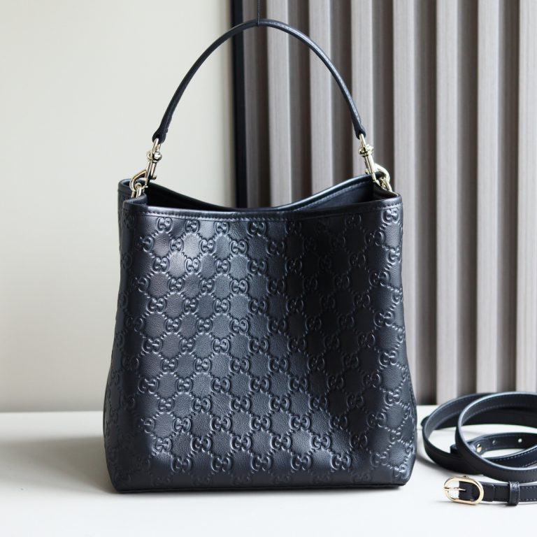 Horsebit Emblem Bucket Bag 815103 in Black - Image 9