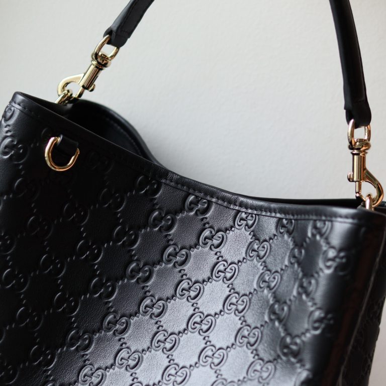 Horsebit Emblem Bucket Bag 815103 in Black - Image 10