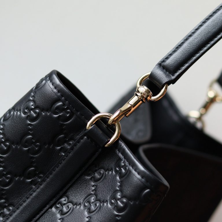 Horsebit Emblem Bucket Bag 815103 in Black - Image 11