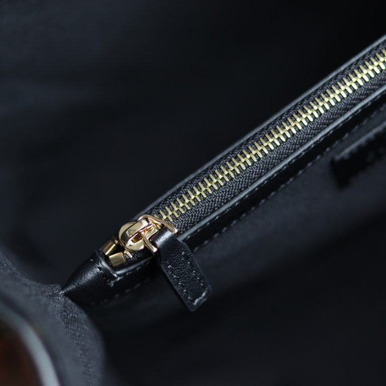 Horsebit Emblem Bucket Bag 815103 in Black - Image 13