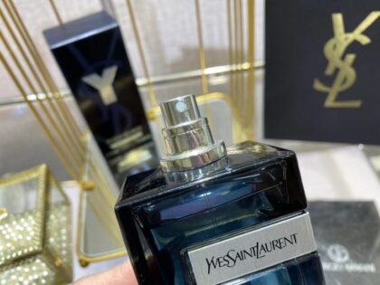 Woody Amber Fragrance in Black