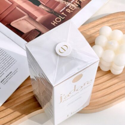 Amber Musk Fragrance in White