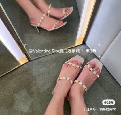 Rockstud Sandals in Black