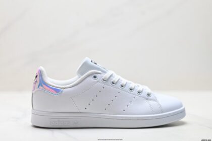 Monogram Sneakers M20326