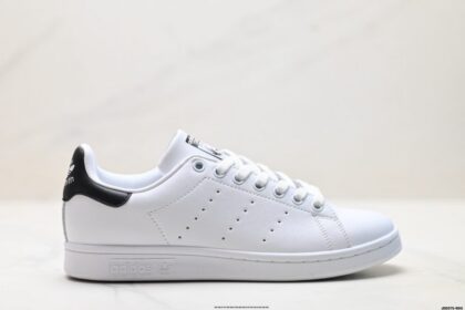 Monogram Sneakers M20326
