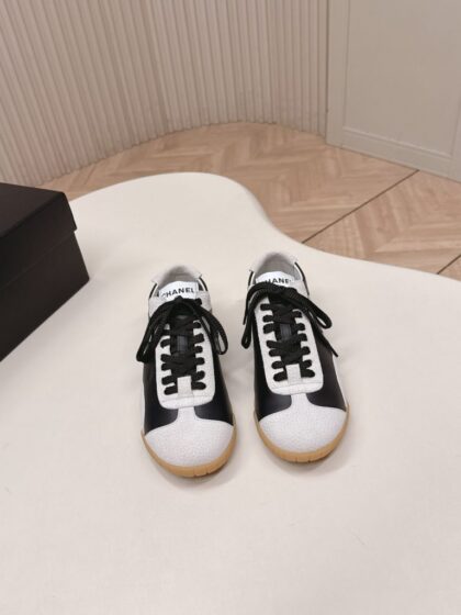 Sneakers in Black