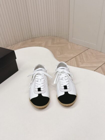 Sneakers in Black