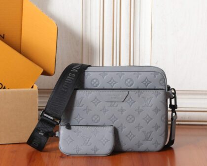 Monogram Messenger Bag M27185