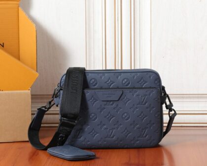 Monogram Messenger Bag M27925