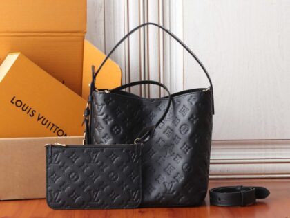 Monogram Shoulder Bag M29090