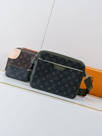 Monogram Messenger Bag M28628