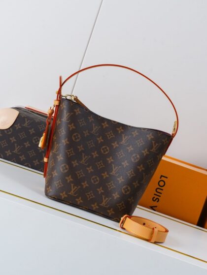 Monogram Shoulder Bag M29628