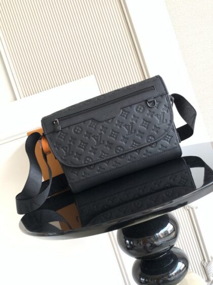 Monogram Messenger Bag M28781