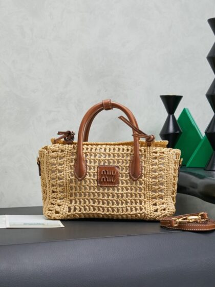 Matelasse Handbag in Brown