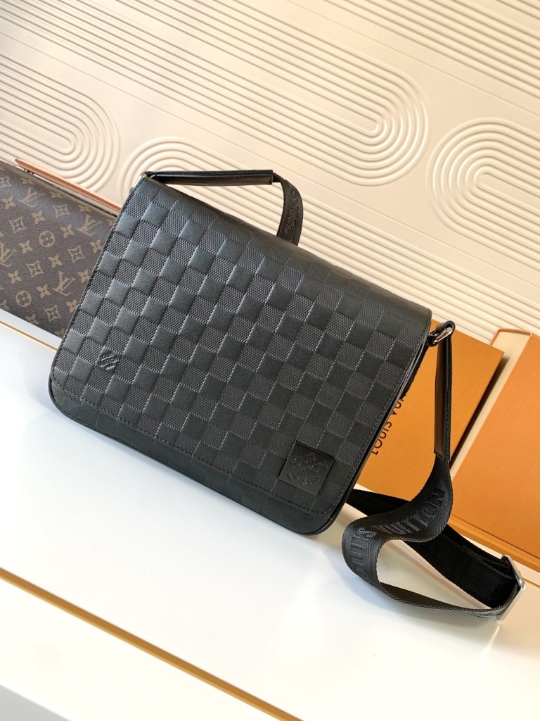 Monogram Messenger Bag M42711