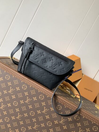 Monogram Handbag M12636
