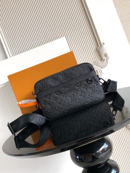 Monogram Messenger Bag M28785