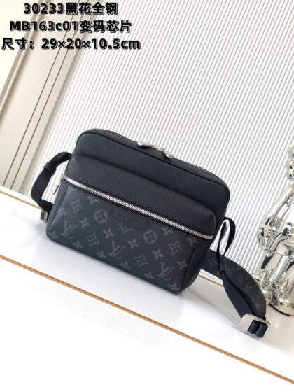 Monogram Messenger Bag M30233