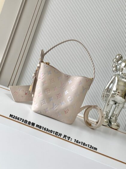 Monogram Shoulder Bag M25673
