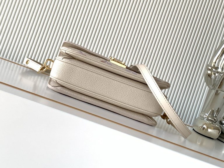 Monogram Pochette Metis East West Handbag M25682 - Image 4