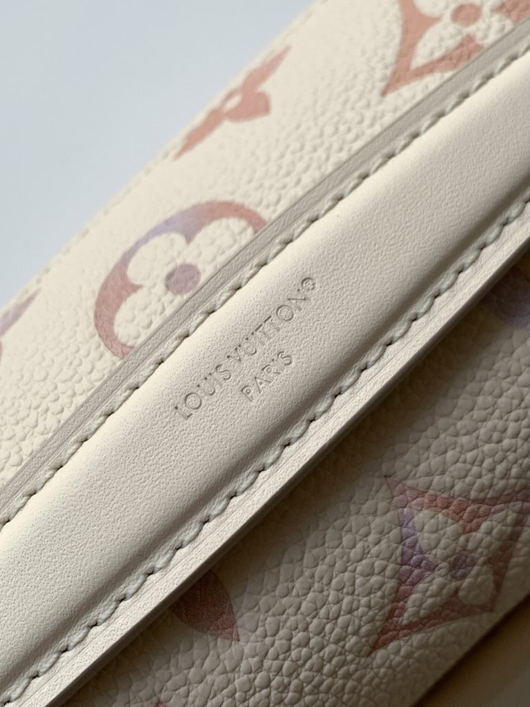 Monogram Pochette Metis East West Handbag M25682 - Image 7