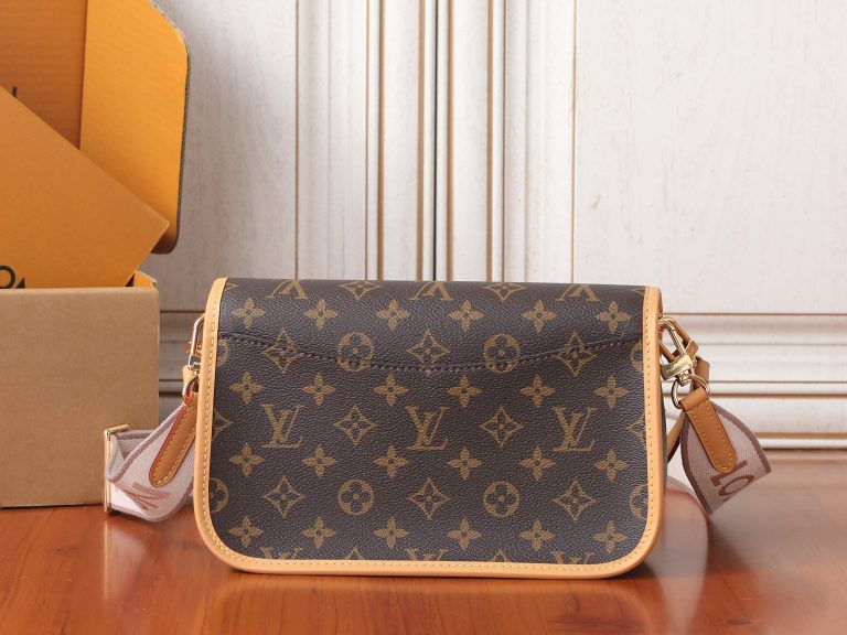 Monogram Handbag M13035 - Image 3