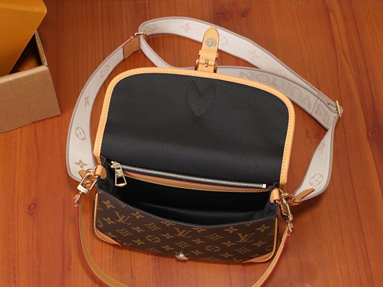Monogram Handbag M13035 - Image 8