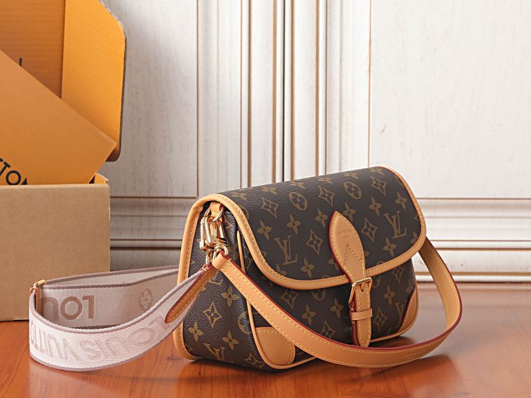 Monogram Handbag M13035 - Image 2