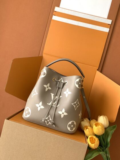 Monogram Bucket Bag M45555