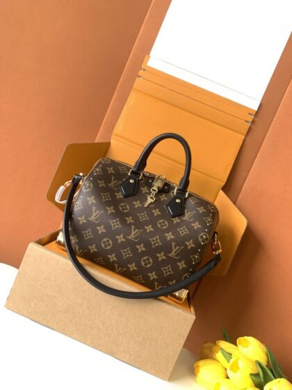 Monogram Handbag M26181