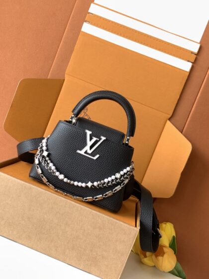 Monogram Card Holder M11908 in Black
