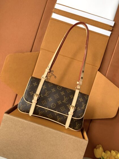 Monogram Shoulder Bag M28613