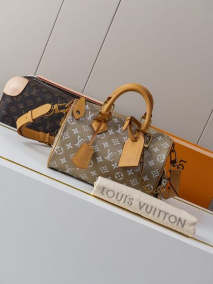Monogram Handbag M26305
