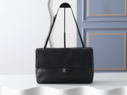 Shoulder Bag 6233 in Black