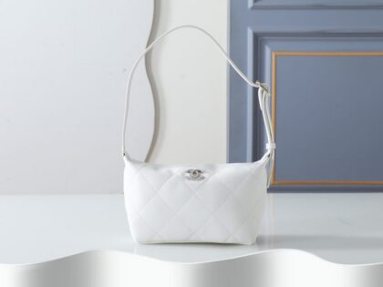 Quilted Shoulder Bag 6138 in White