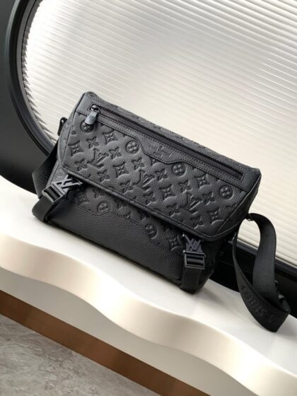 Monogram Messenger Bag M25121