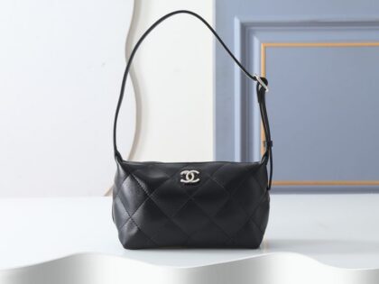 Quilted Shoulder Bag 6138 in Black